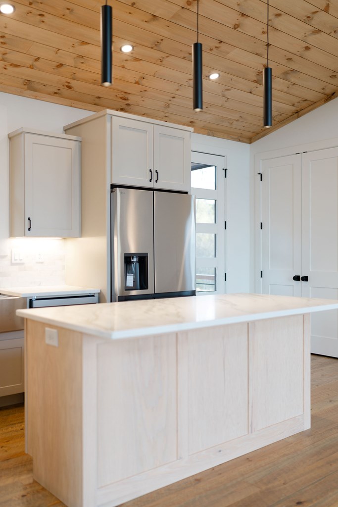 428694 Mineral Bluff Residential