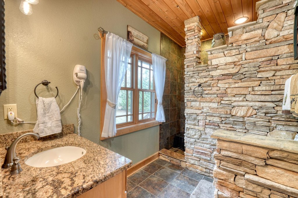 428701 Hiawassee Residential