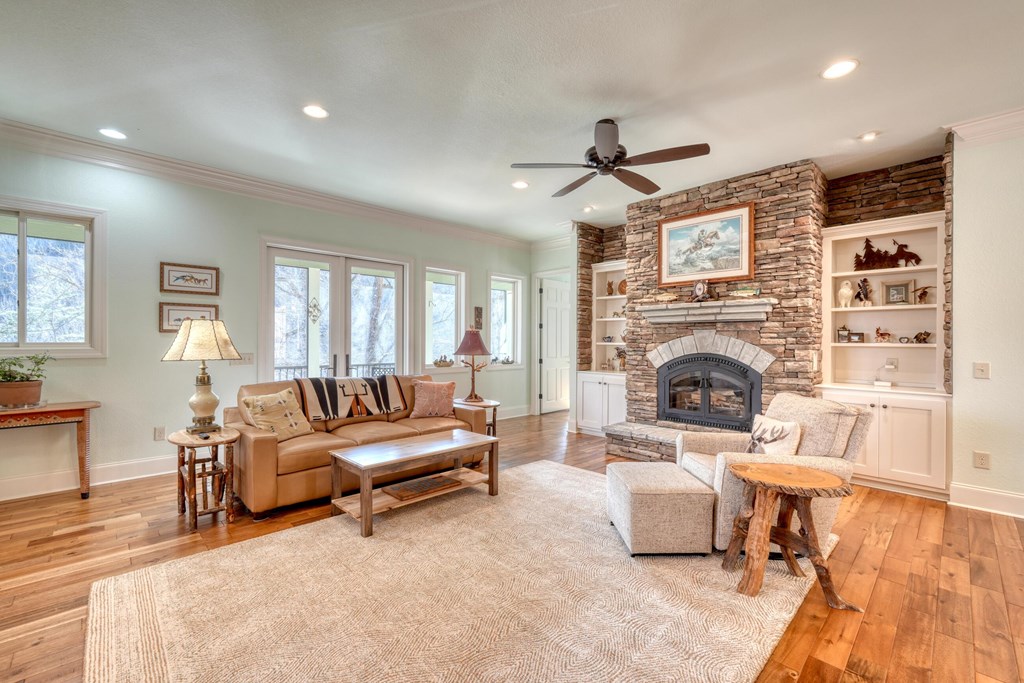 428738 Hiawassee Residential