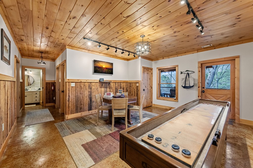 428743 Blue Ridge Residential