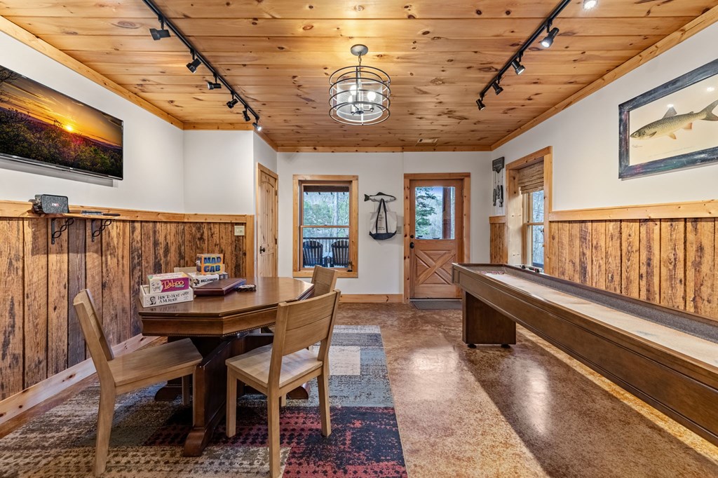 428743 Blue Ridge Residential