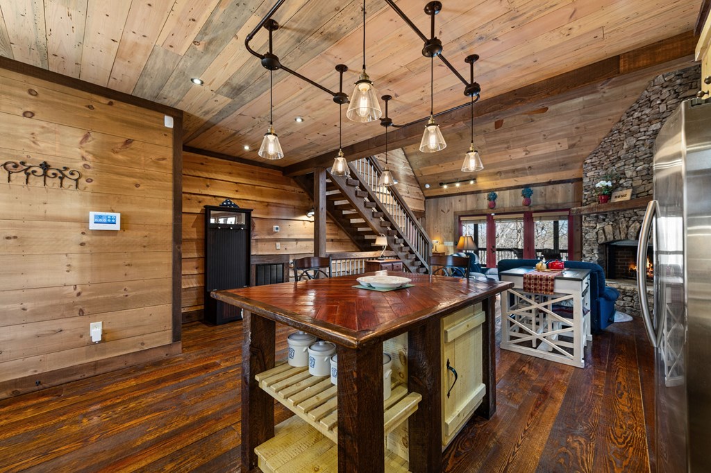 428745 Blue Ridge Residential