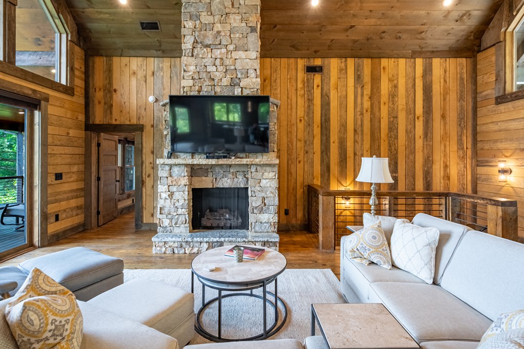 428756 Blue Ridge Residential