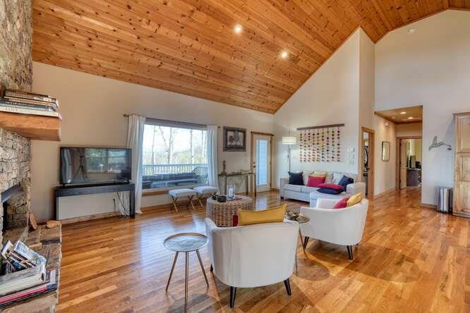 428758 Young Harris Residential