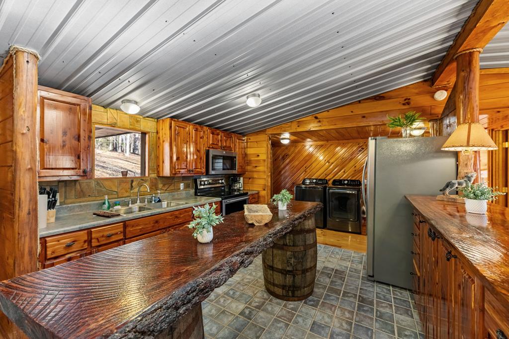 428762 Mineral Bluff Residential