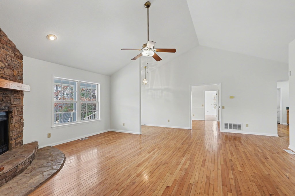 428798 Young Harris Residential