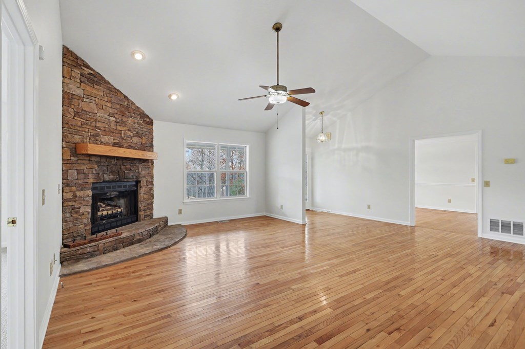 428798 Young Harris Residential