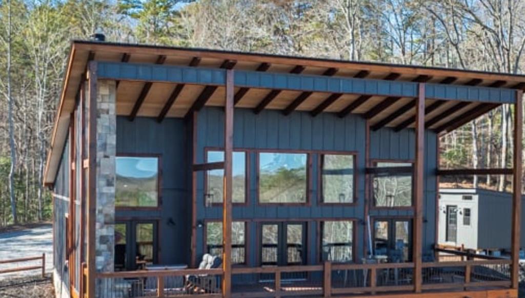 428906 Mineral Bluff 