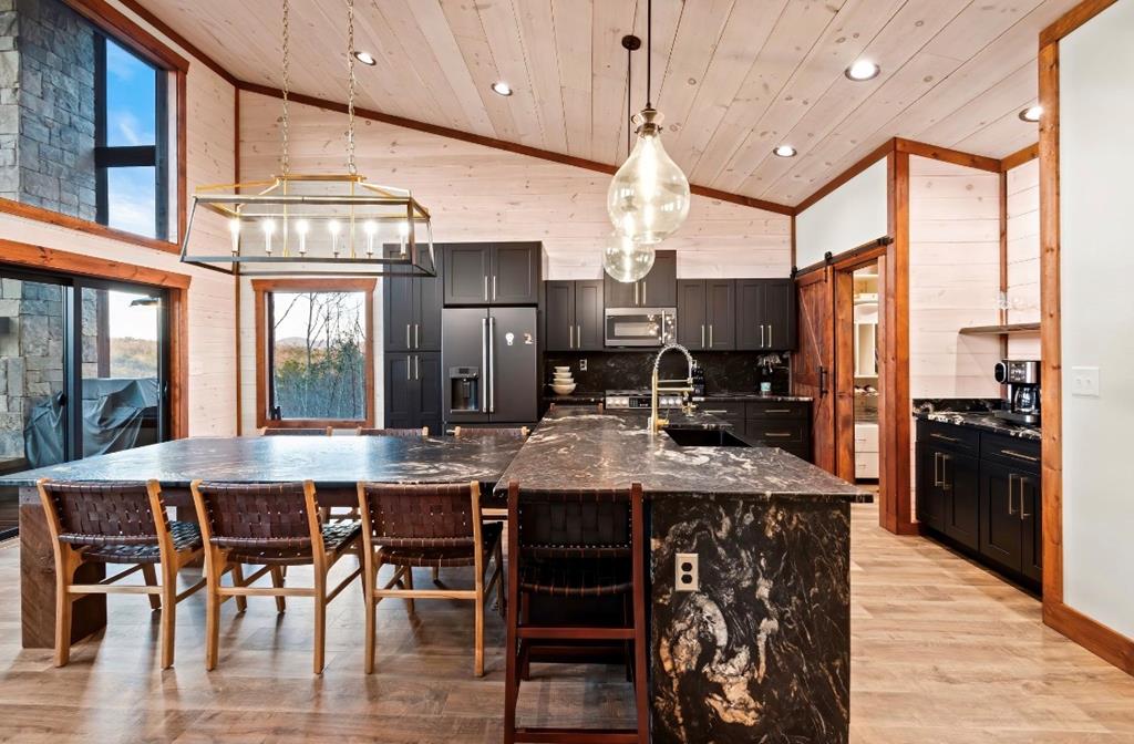 428906 Mineral Bluff Residential