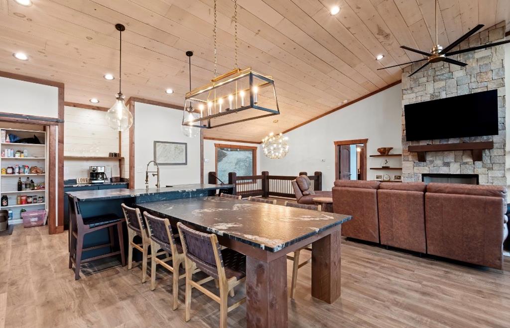 428906 Mineral Bluff Residential