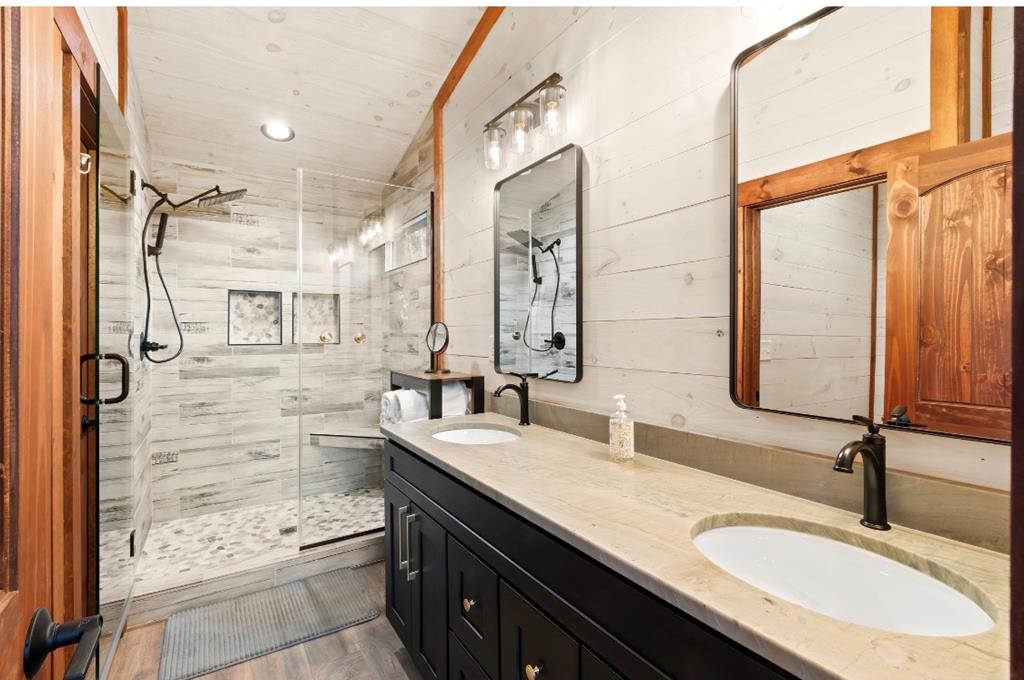 428906 Mineral Bluff Residential