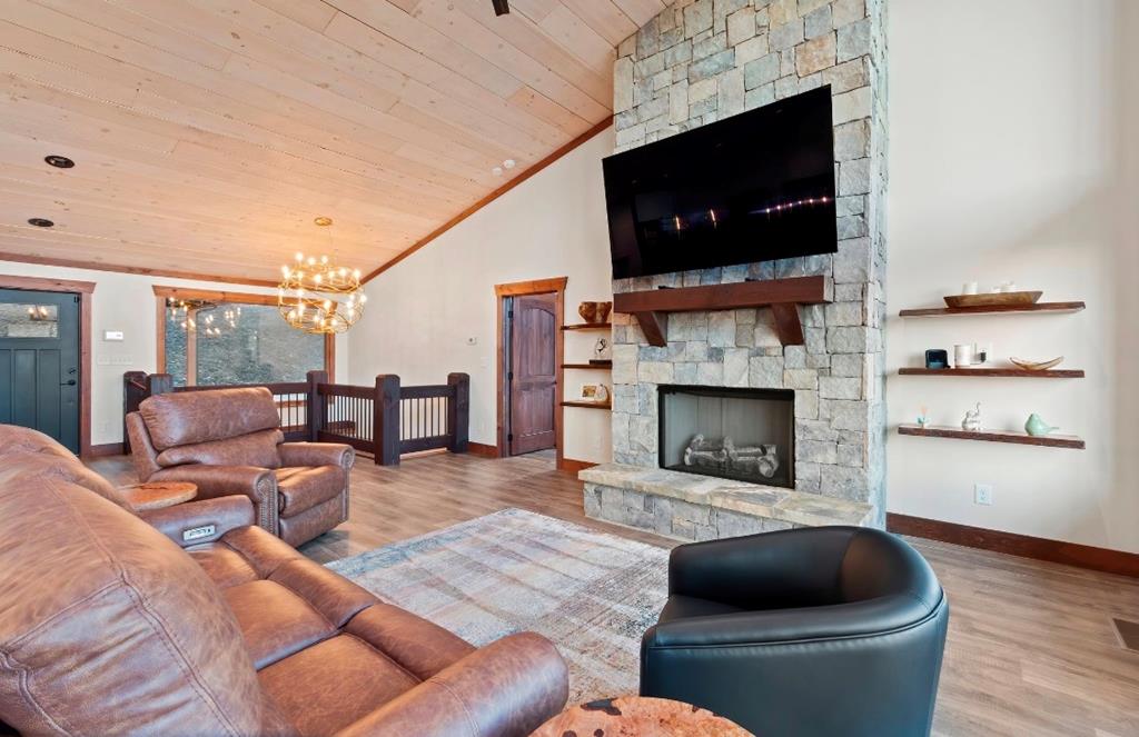 428906 Mineral Bluff Residential