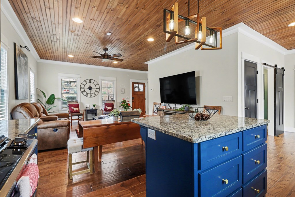 428909 Fannin Residential