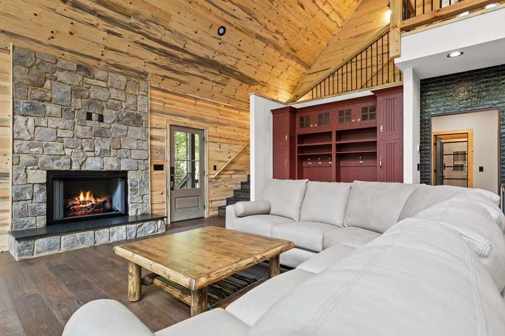 428911 Suches Residential