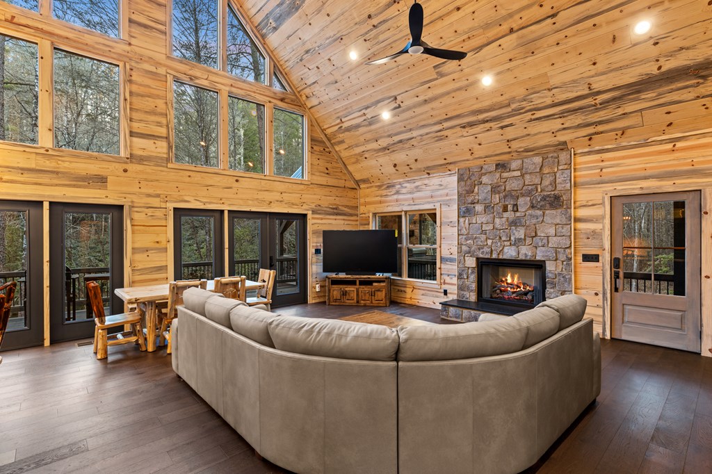 428911 Suches Residential