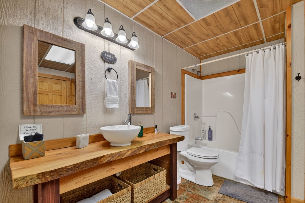 428921 Blue Ridge Residential