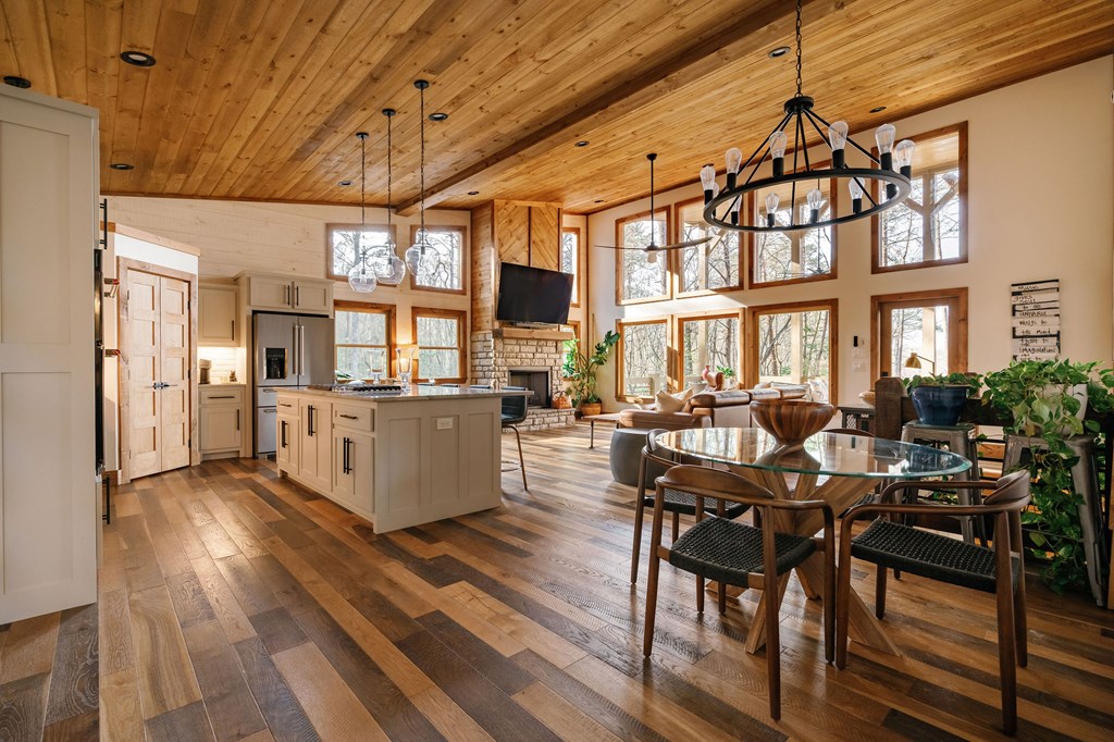 428925 Mineral Bluff Residential