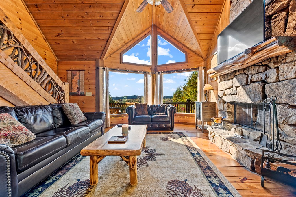 428936 Mineral Bluff Residential