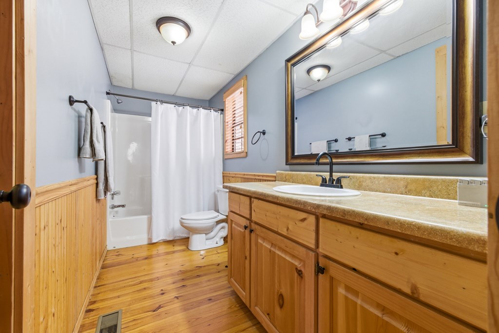 428953 Young Harris Residential