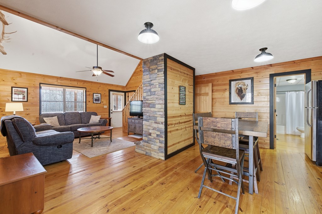 428953 Young Harris Residential