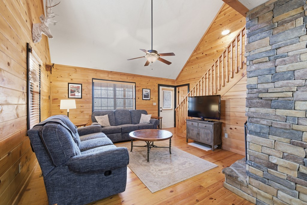 428953 Young Harris Residential