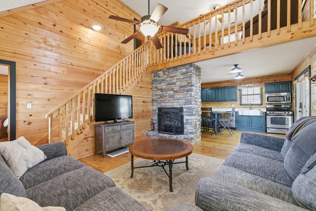 428953 Young Harris Residential