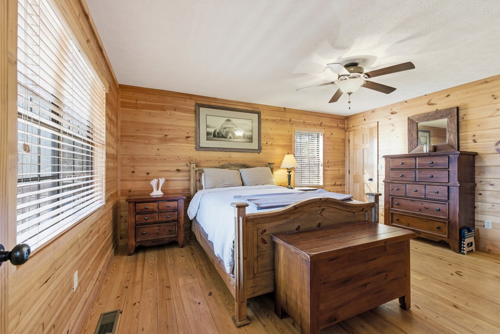 428953 Young Harris Residential