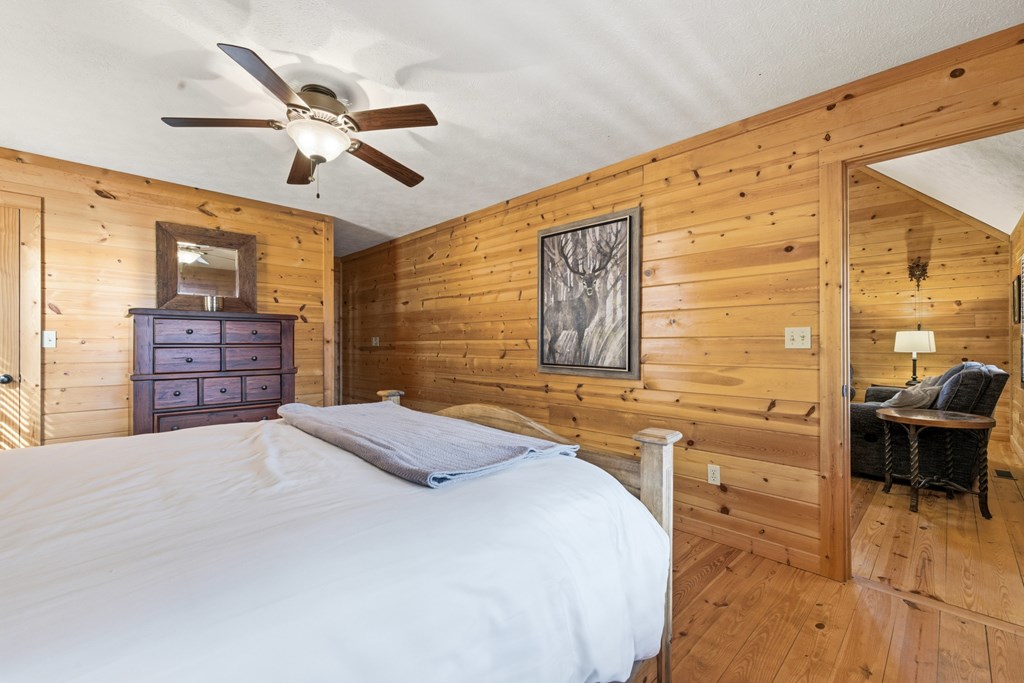 428953 Young Harris Residential