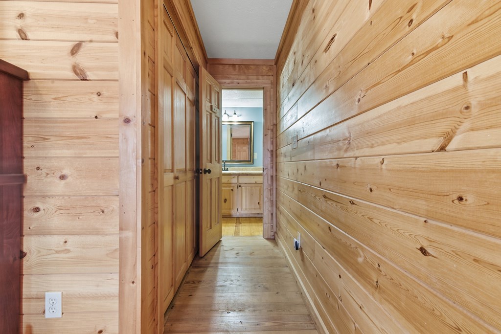 428953 Young Harris Residential