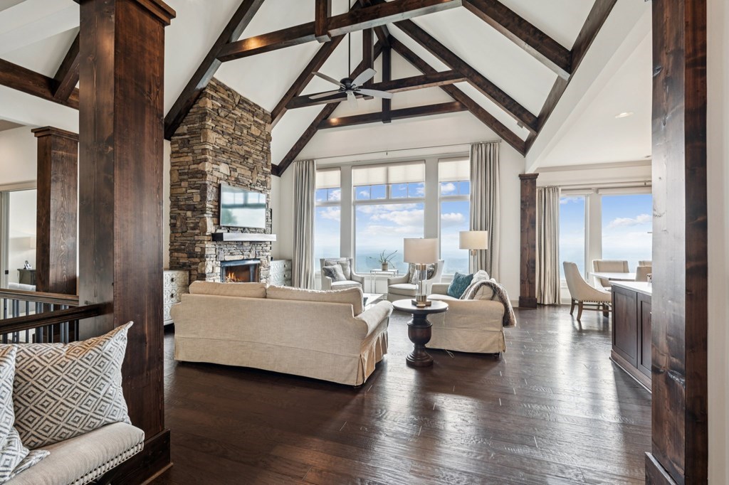 428955 Big Canoe Residential