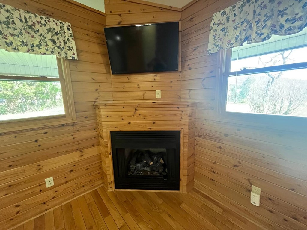 428957 Hayesville Residential