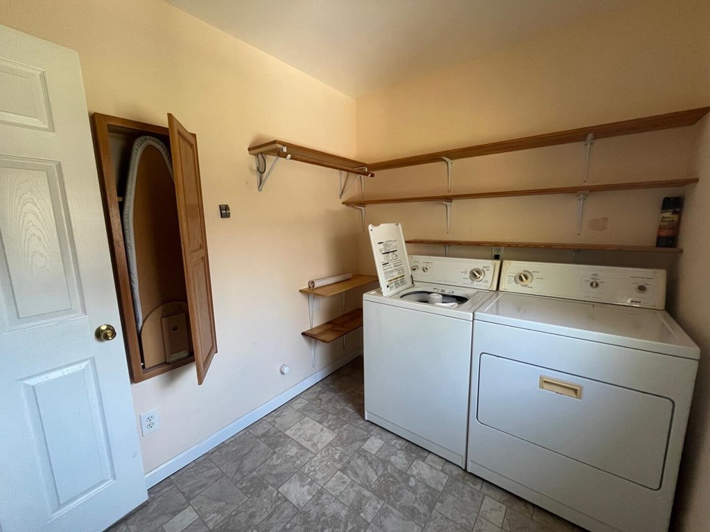 428957 Hayesville Residential