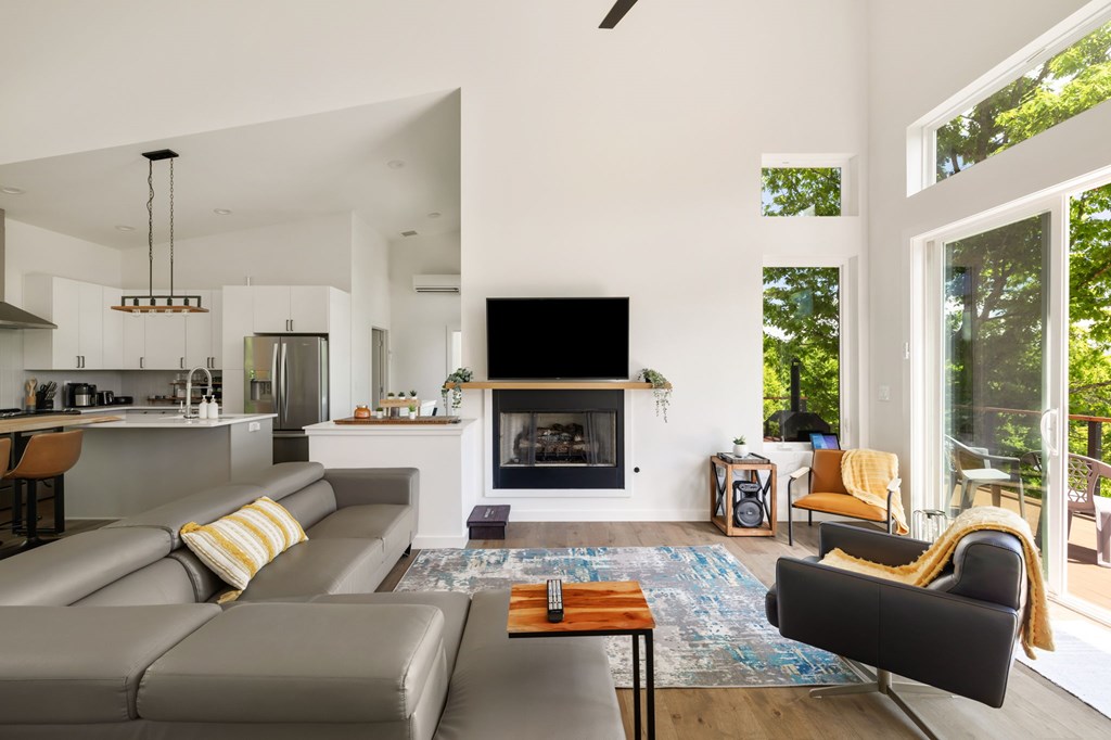 428981 Young Harris Residential