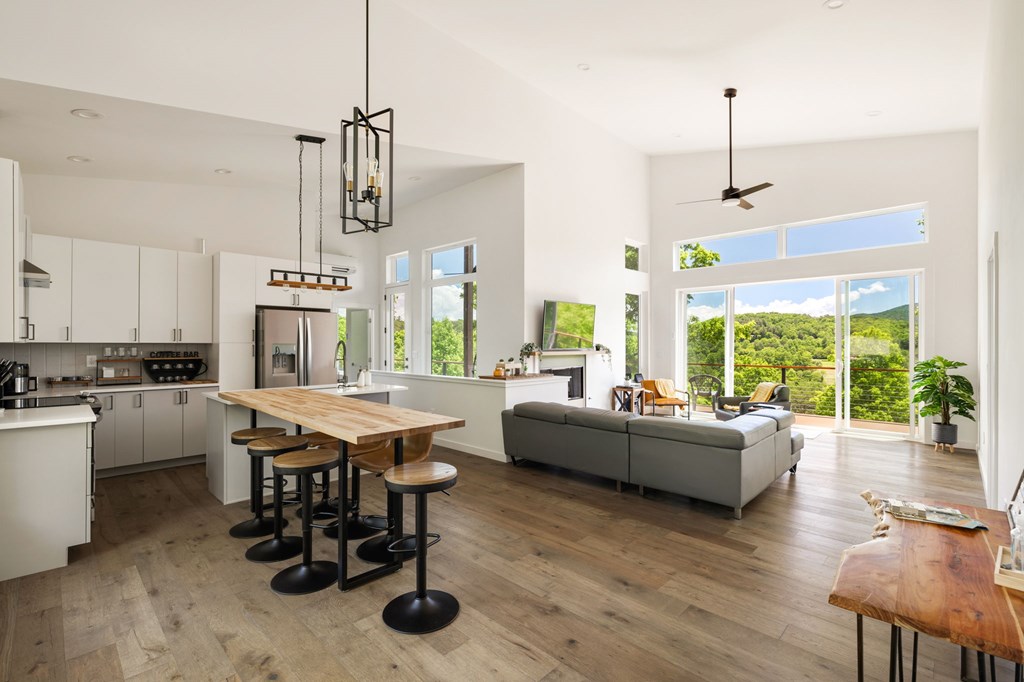 428981 Young Harris Residential