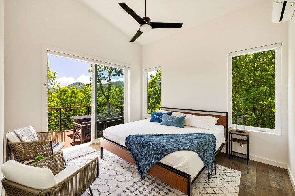 428981 Young Harris Residential