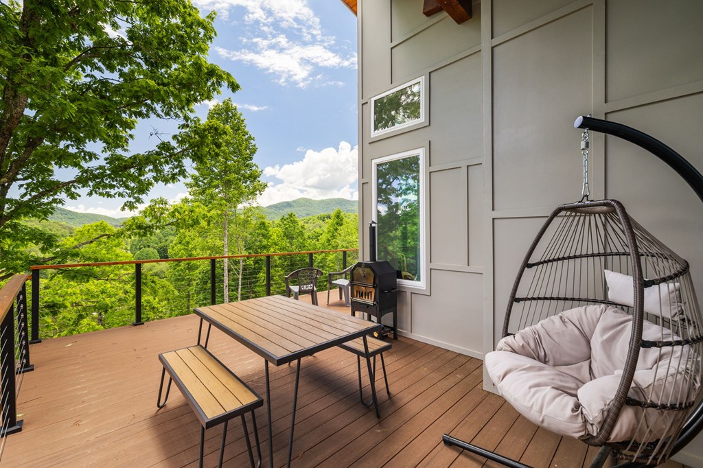 428981 Young Harris Residential