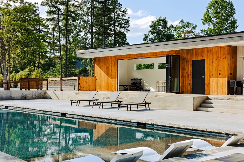 428981 Young Harris Residential