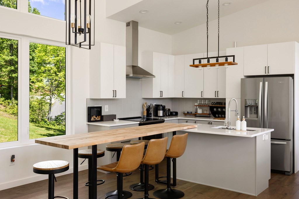 428981 Young Harris Residential