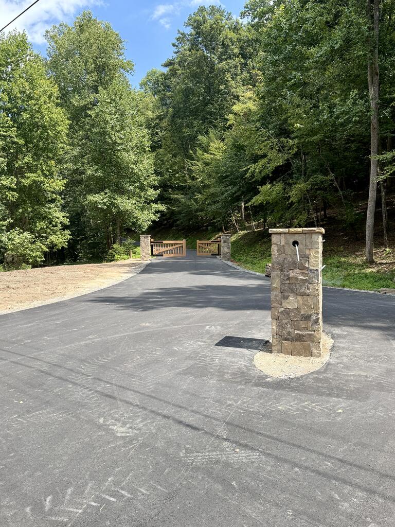 429005 Blue Ridge
 Land