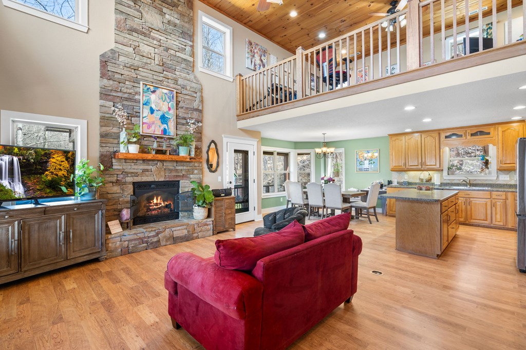 429040 Hayesville Residential