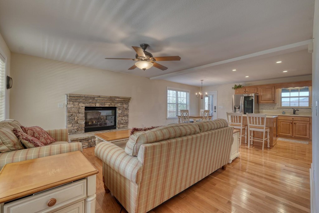 429042 Young Harris Residential