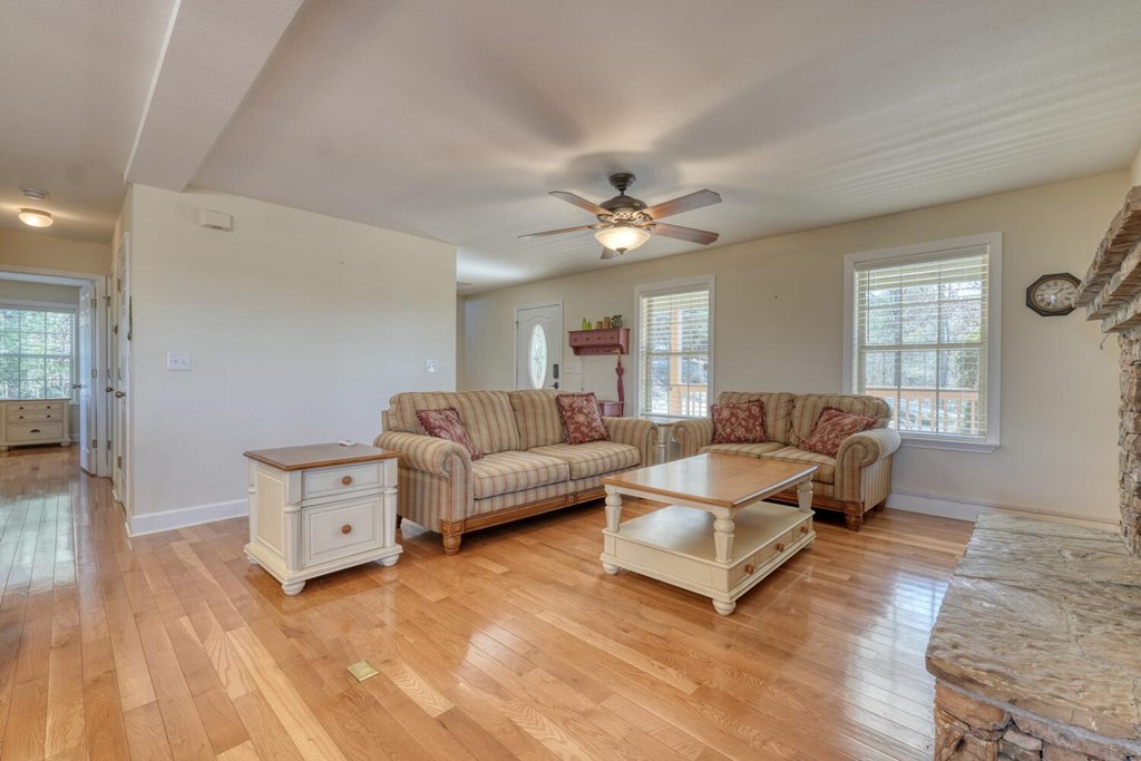 429042 Young Harris Residential