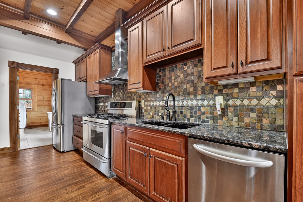 429057 Mineral Bluff Residential