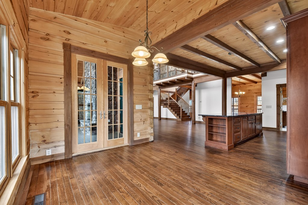 429057 Mineral Bluff Residential