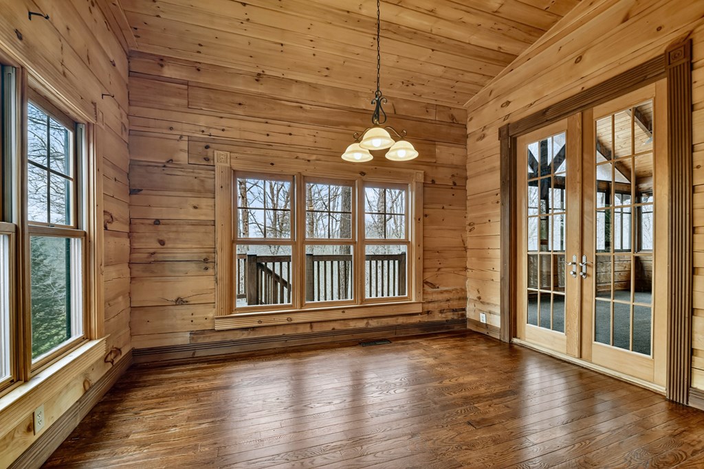 429057 Mineral Bluff Residential