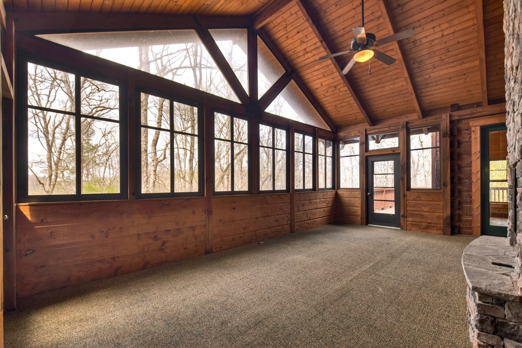 429057 Mineral Bluff Residential