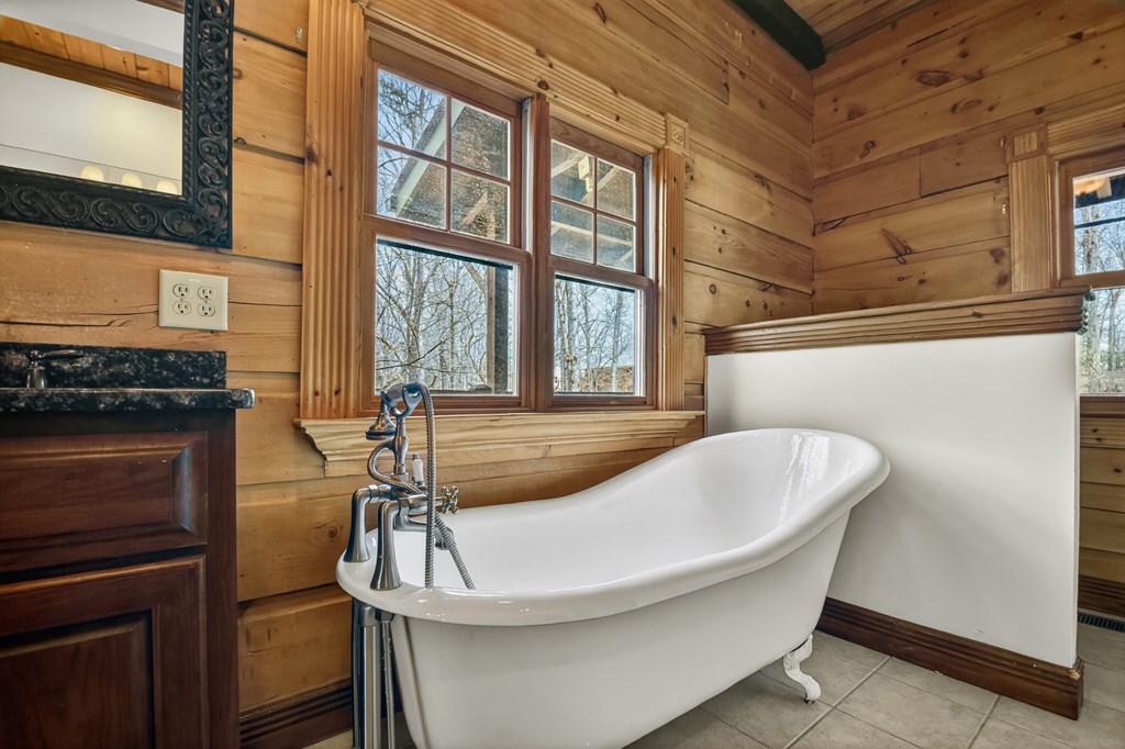 429057 Mineral Bluff Residential