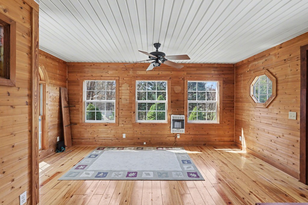 429090 Young Harris Residential