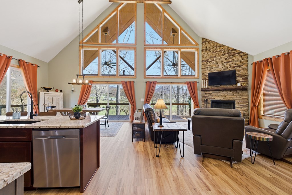 429109 Hayesville Residential