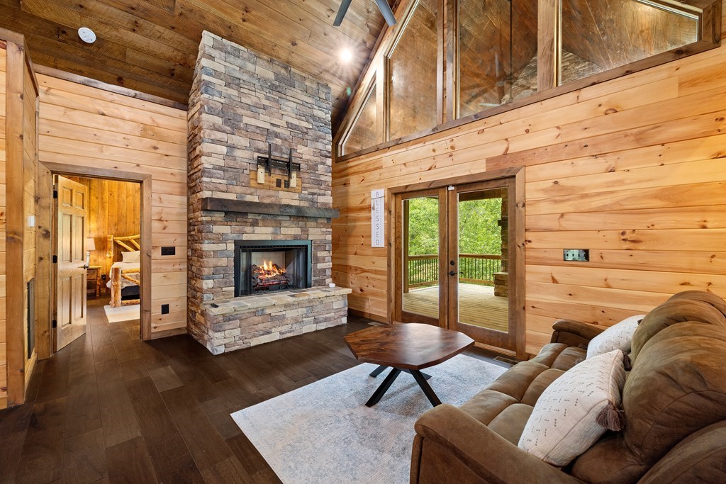 429119 Mineral Bluff Residential